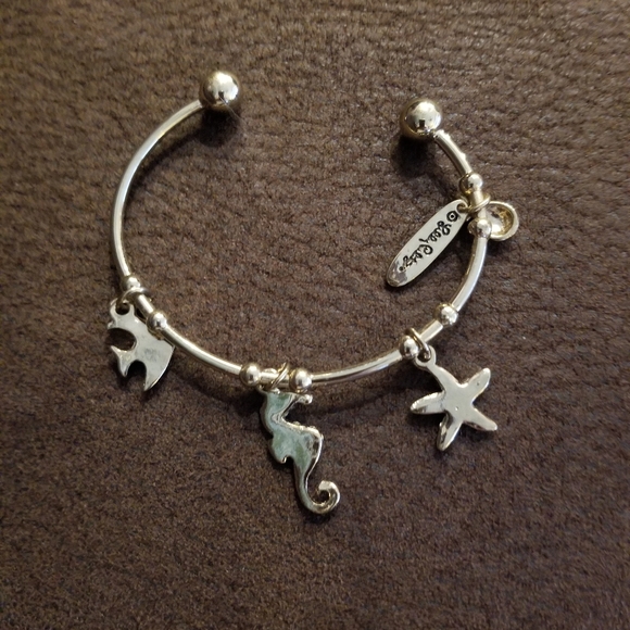 FREE with Lilly Pulitzer purchase - Picture 3 of 6